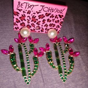 Betsey Johnson catus pearl earrings